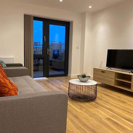 אילפורד Triple T Homes Cosy 2 Bedroom Apartment With Balcony מראה חיצוני תמונה