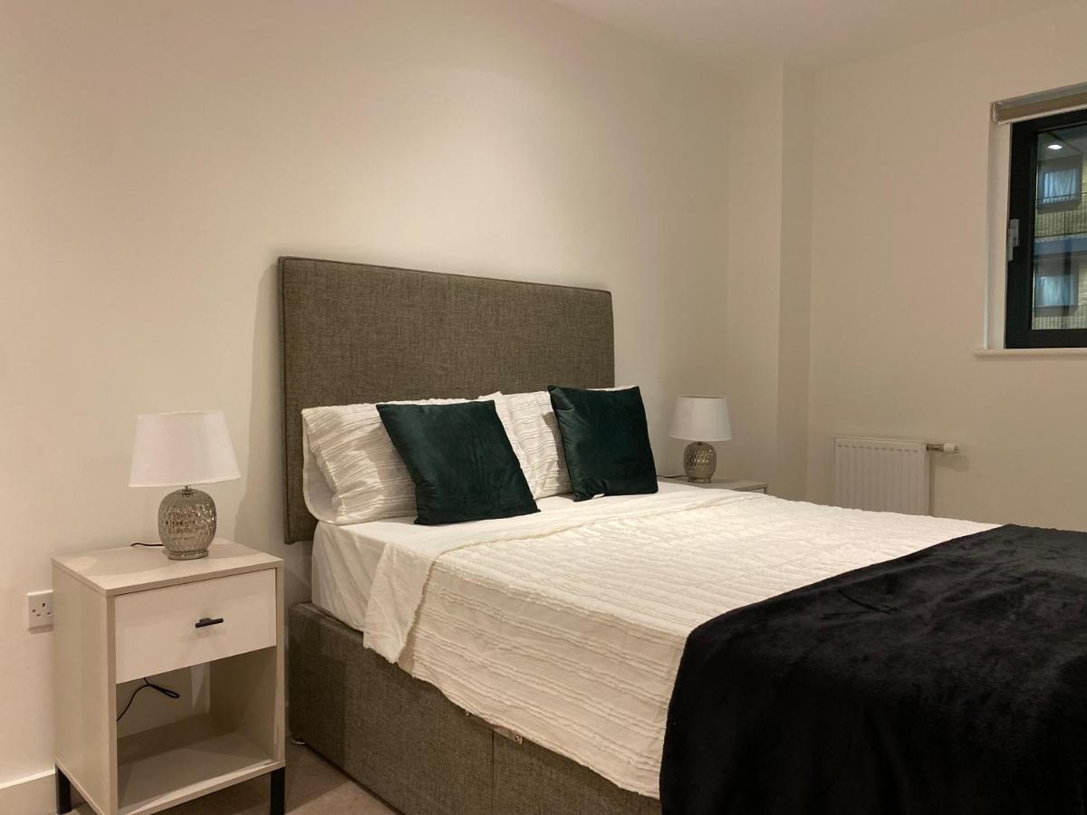 אילפורד Triple T Homes Cosy 2 Bedroom Apartment With Balcony מראה חיצוני תמונה