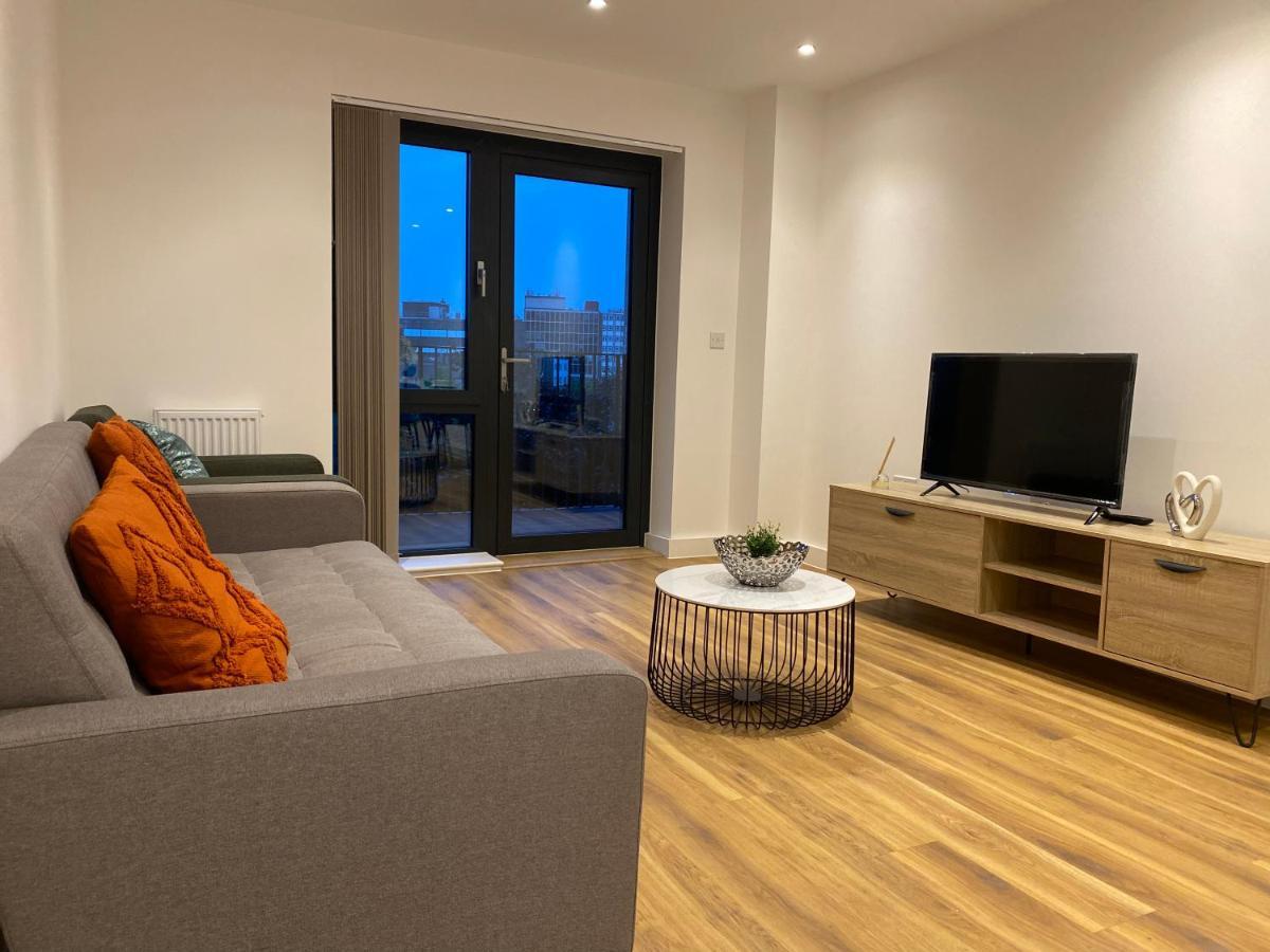 אילפורד Triple T Homes Cosy 2 Bedroom Apartment With Balcony מראה חיצוני תמונה