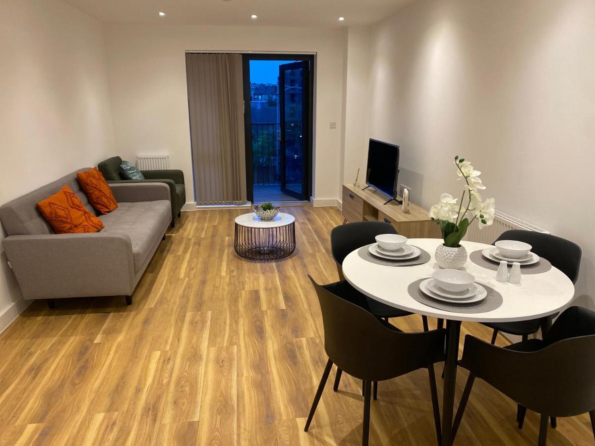 אילפורד Triple T Homes Cosy 2 Bedroom Apartment With Balcony מראה חיצוני תמונה