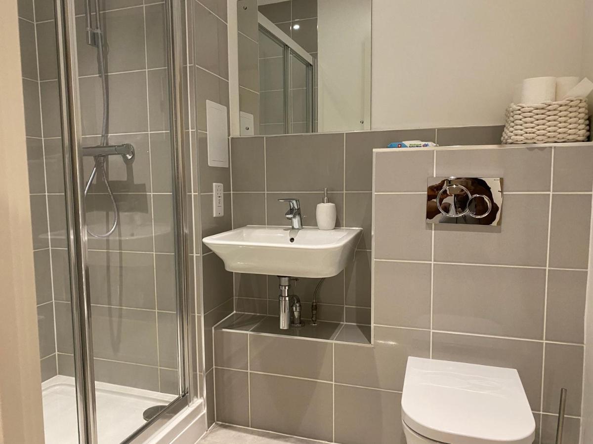 אילפורד Triple T Homes Cosy 2 Bedroom Apartment With Balcony מראה חיצוני תמונה